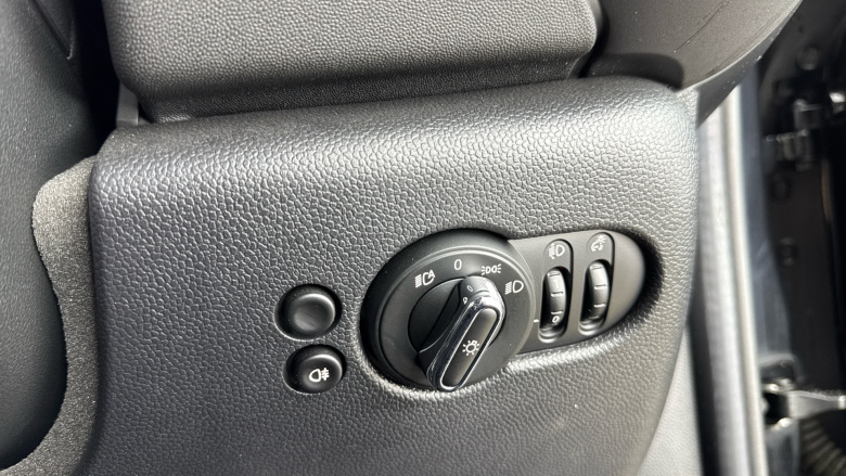 MINI Hatchback 1.5 Cooper Sport Premium 5dr Auto Petrol Hatchback